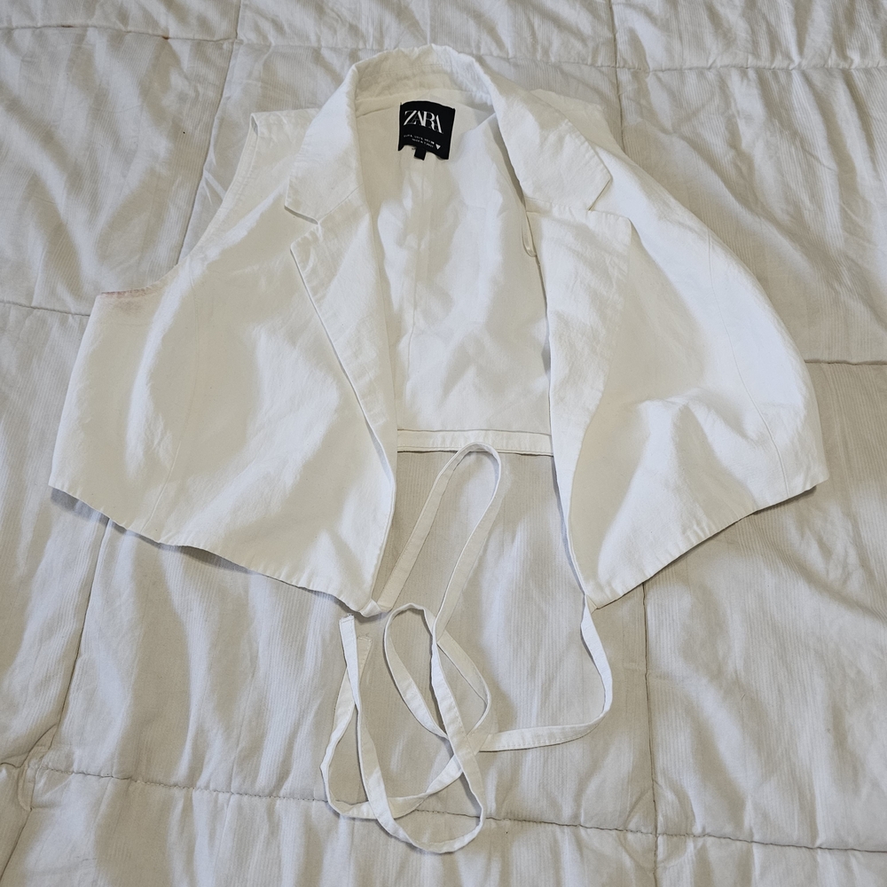 Zara White Top with Black Label